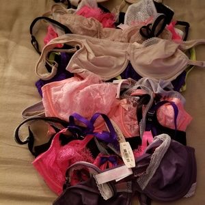 Victoria's secret bras (12) (SOLD)